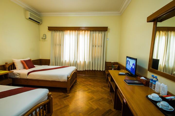 Room 13 of 28