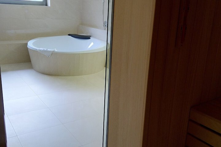 Room 25 of 34