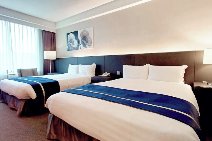Room 17 of 35