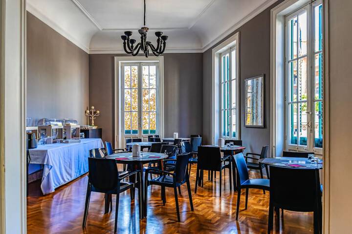 Breakfast/Coffee Service 33 of 39