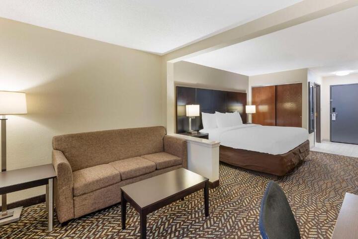 1 King Bed WiFi Full Breakfast (9 of 11)