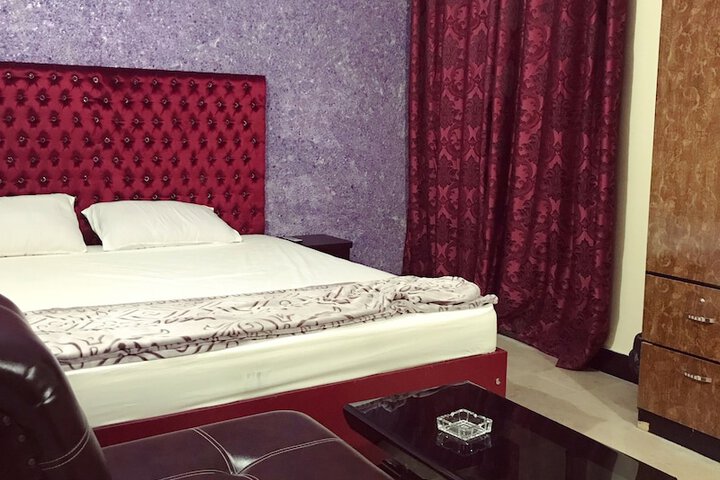 Room 4 of 29
