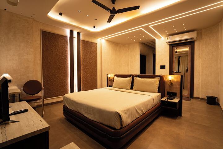 Room 34 of 48