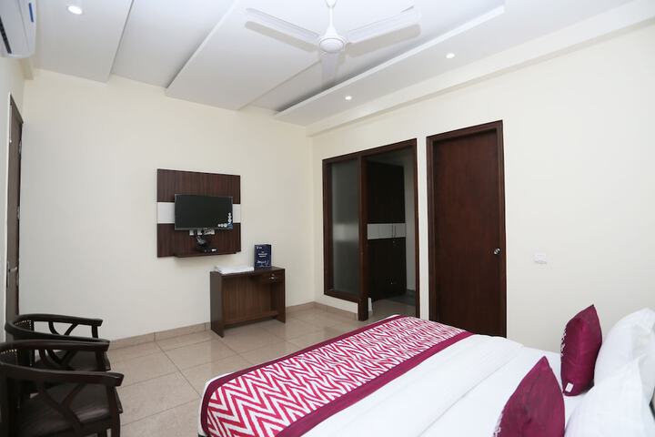 Room 13 of 17