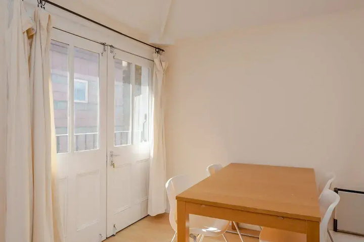 Room 4 of 17