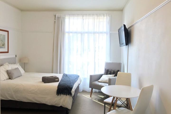 Room 6 of 25