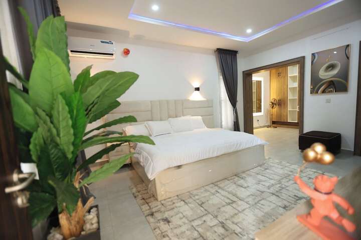 Room 2 of 28