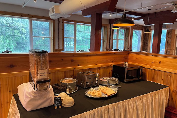 Breakfast/Coffee Service 71 of 94