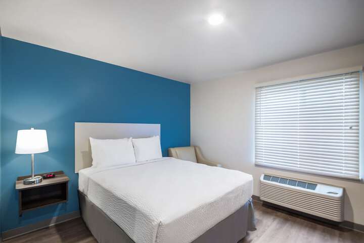 1 Queen Bed (13 of 20)
