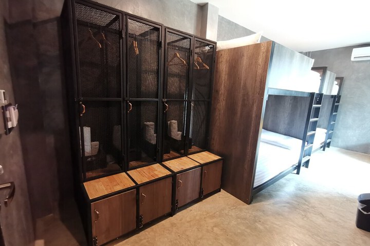 Room 12 of 33