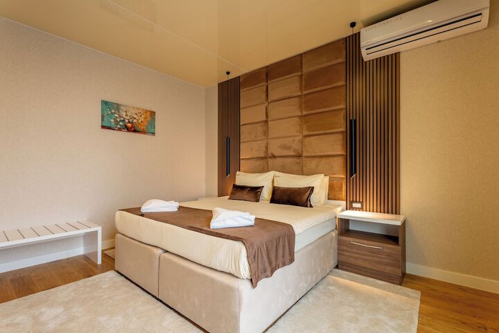 Room 10 of 29