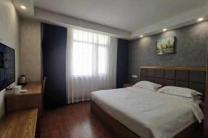 Room 12 of 13