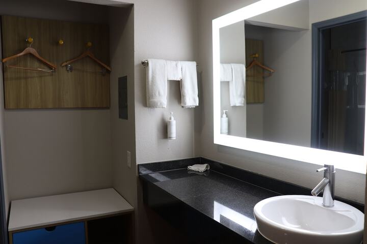 Room 43 of 62