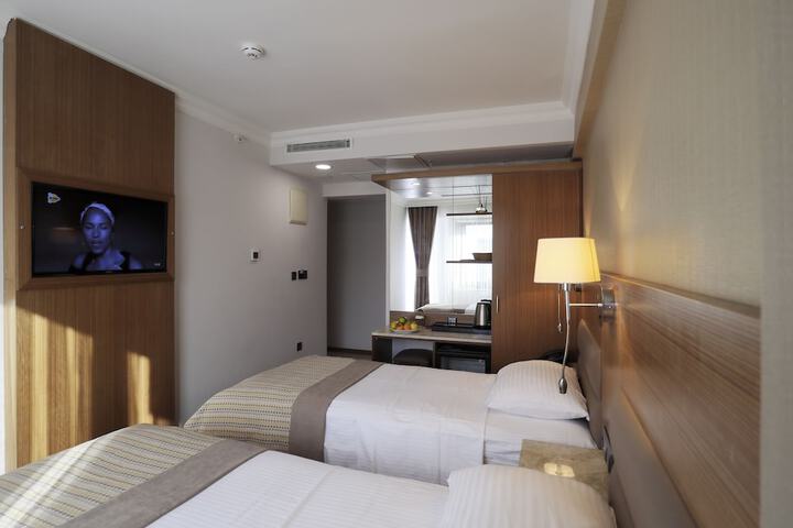 Room 6 of 34