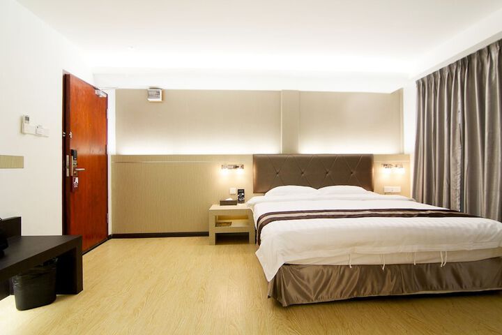 Room 9 of 44