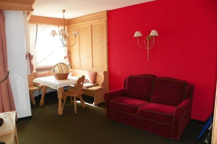 Room 26 of 100