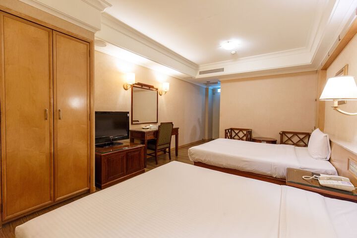 Room 2 of 18