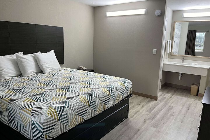 Room 8 of 26
