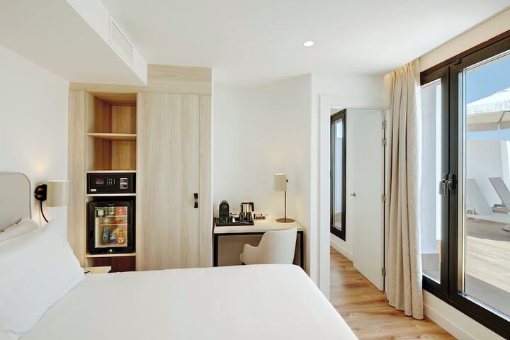 Room 10 of 52