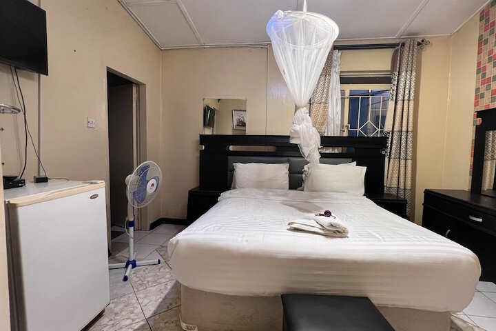 Room 16 of 62