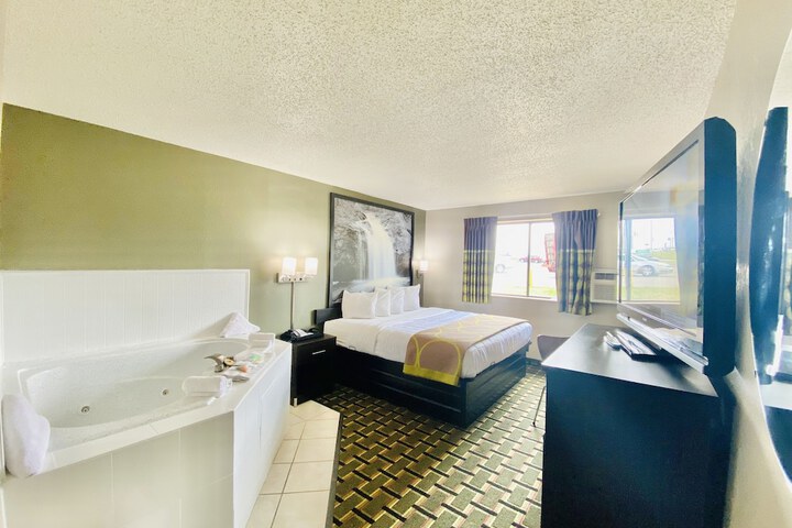 1 King Bed (4 of 5)