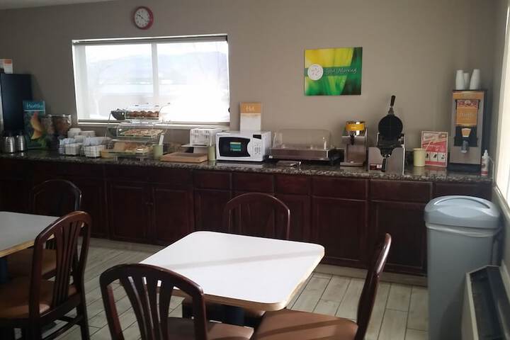 Breakfast/Coffee Service 30 of 51