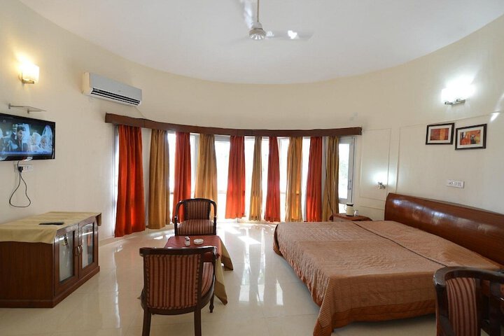 Room 3 of 6