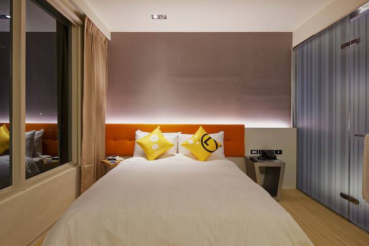 Room 15 of 160