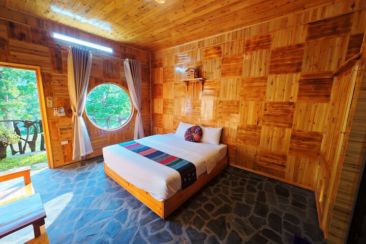 Room 28 of 141