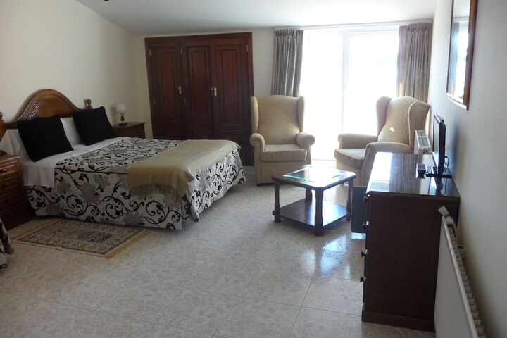 Room 7 of 33
