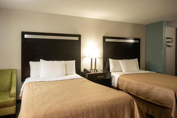 2 Double Beds (6 of 10)