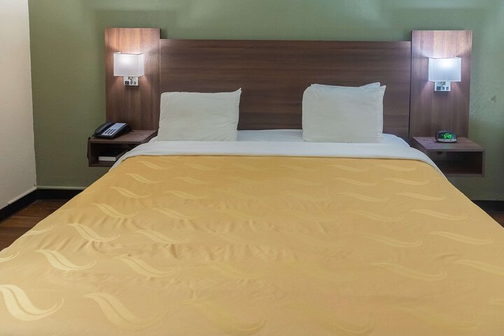 1 King Bed (22 of 31)
