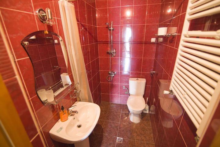 Room 10 of 13
