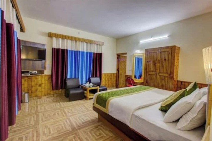 Room 5 of 18