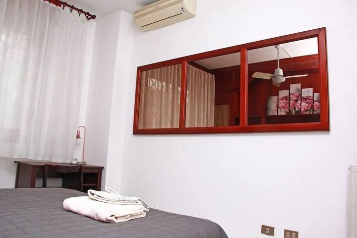 Room 5 of 15