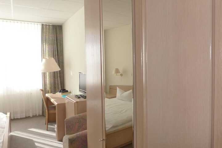 Room 11 of 60