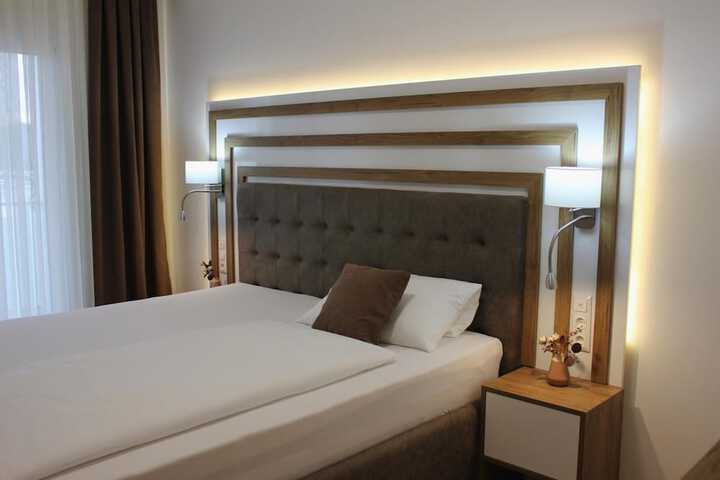 Room 8 of 44