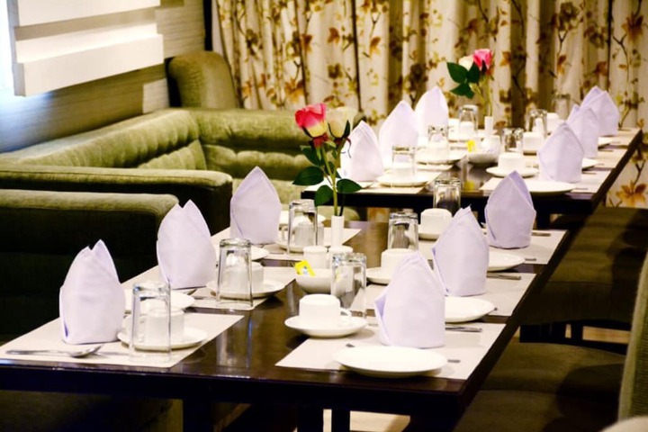 Dining 5 of 7