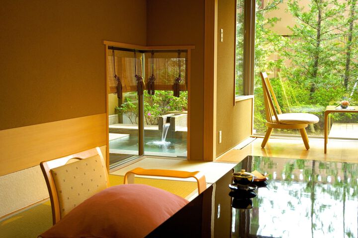 Room 8 of 40