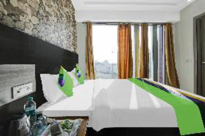 Room 28 of 39