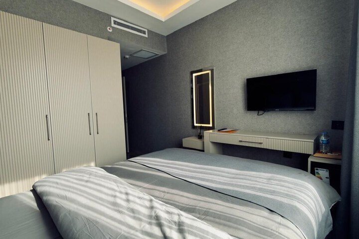 Room 15 of 36