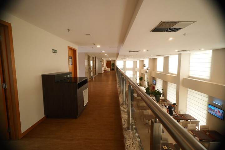 Ballroom/Hall 70 of 79