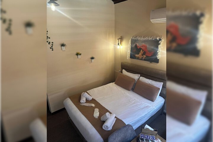 Room 8 of 43