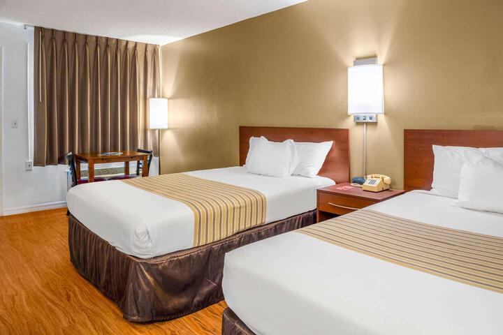2 Double Beds (7 of 8)