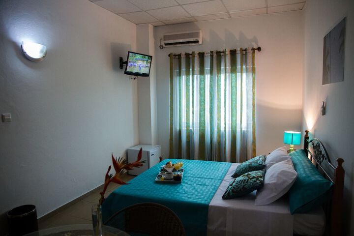 Room 9 of 18