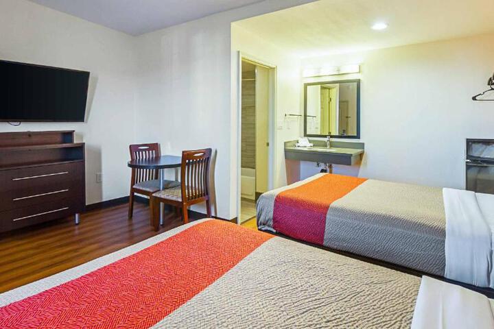 Deluxe Room 2 Double Beds Kitchenette (6 of 7)