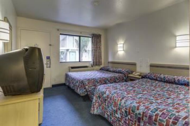 Room 9 of 24