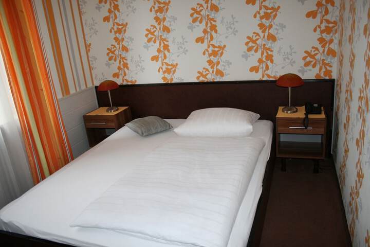 Room 3 of 34