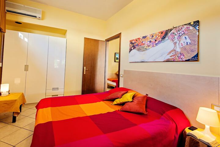 Room 12 of 38