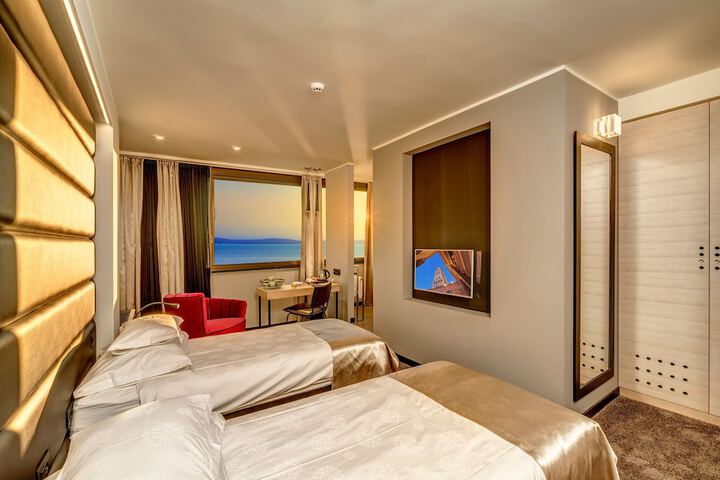 Room 13 of 46